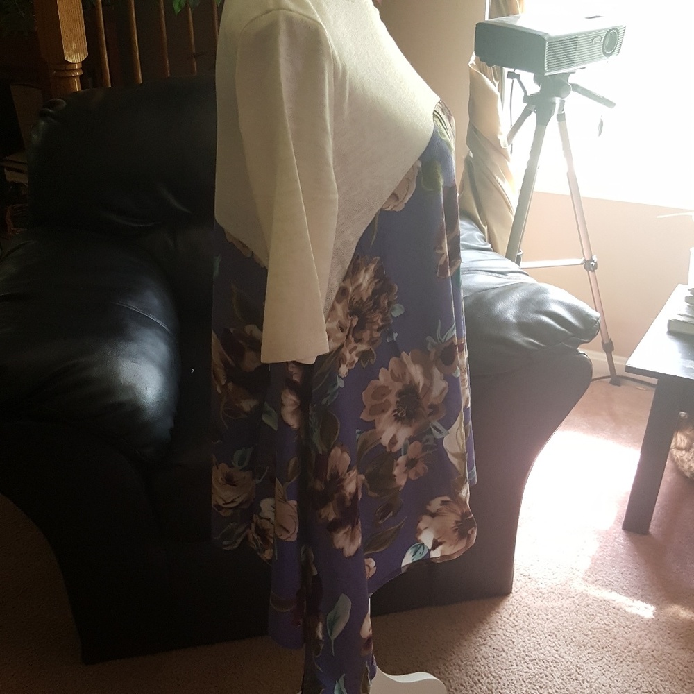 BEAUTIFUL PURPLE/IVORY FLORAL TOP, L, runs small. Matches pink/ivory floral - Picture 8 of 8
